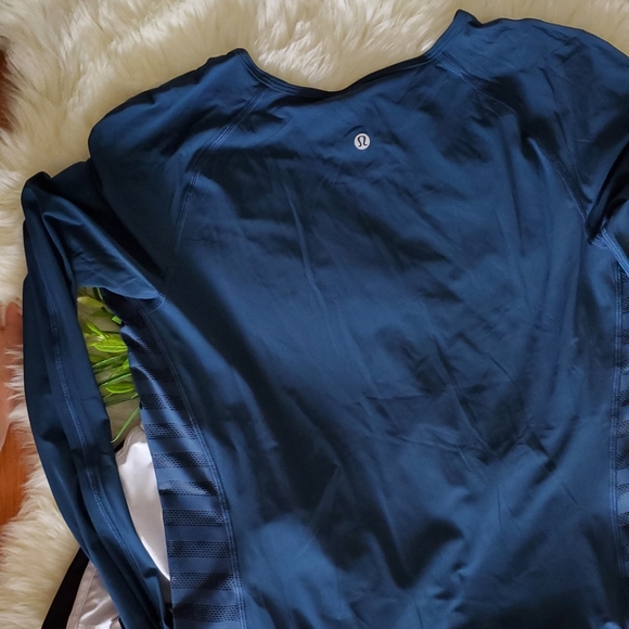 Lululemon long sleeve shirt - Picture 3 of 3
